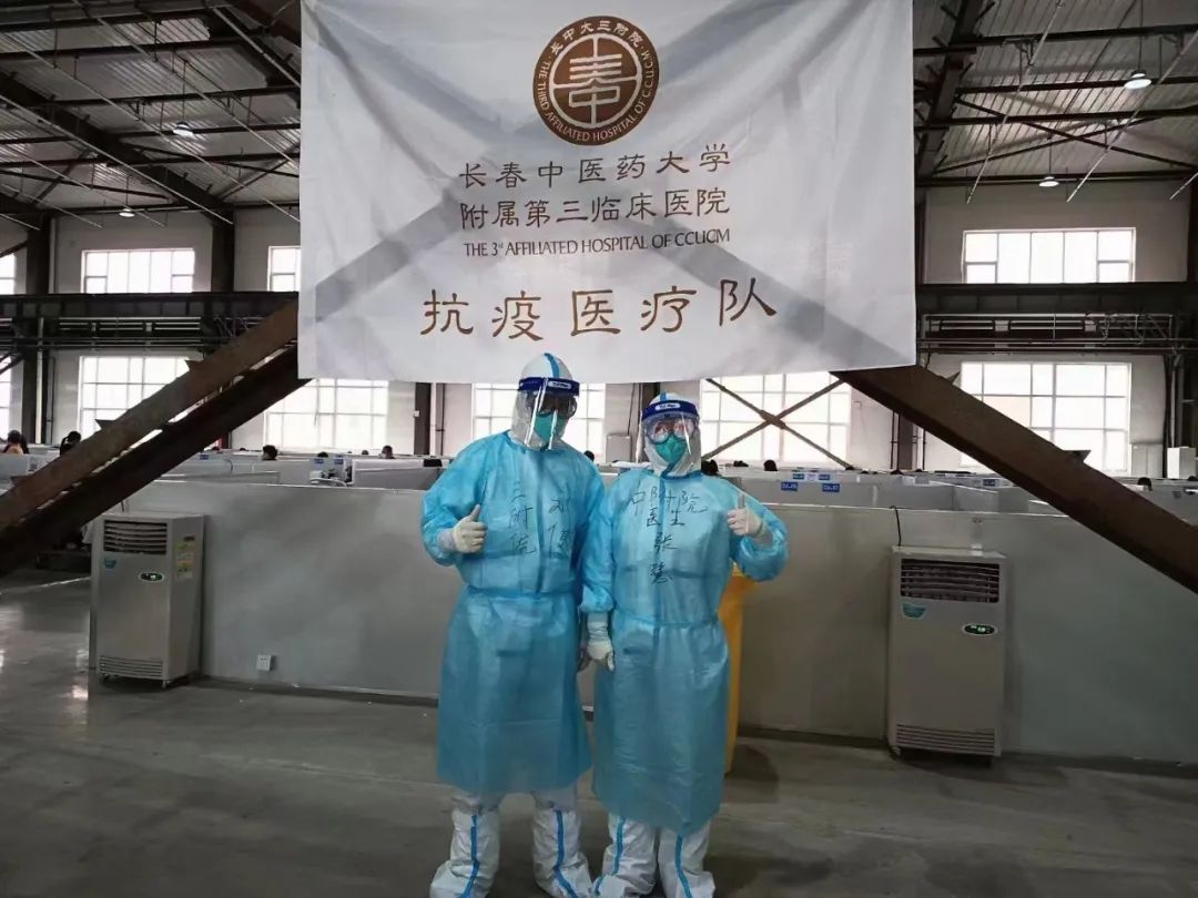 长春科技学院老师顾光磊创作数码版画致敬援长医疗队